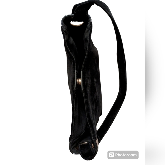 Carolina Herrera black shoulder purse with gold hardware - Picture 5 of 8